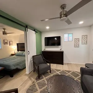 Apartment 23 Chelsea Place On The Park, Phoenix